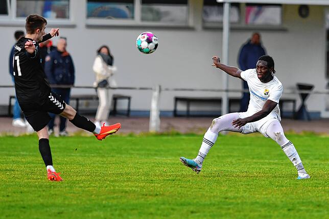 Bild 27: SV 08 Laufenburg verliert bei Spitzenreiter VfR Hausen mit 0:2 &ndash; und wir haben Bilder!