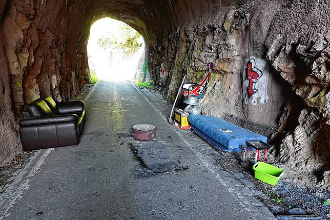 Bild 1: In Tunnel 3 eine Partylounge: Bilder von der gesperrten Albtalstraße