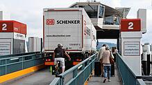 Die Stadtwerke Konstanz müssen Kosten sparen, wenn der Fährbetrieb wieder gewinnbringend werden soll. Dazu soll die neue LNG-Fähre ...