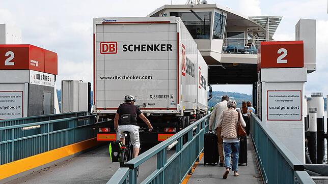 Die Stadtwerke Konstanz müssen Kosten sparen, wenn der Fährbetrieb wieder gewinnbringend werden soll. Dazu soll die neue LNG-Fähre ...