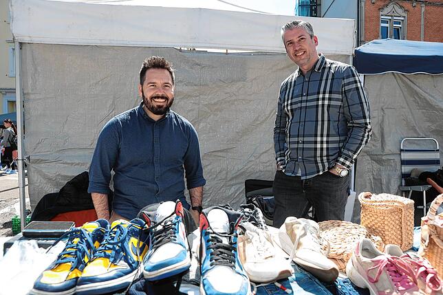Bild 36: Konstanz: Schnäppchen gemacht? In Konstanz und Kreuzlingen wird gestöbert und gefeilscht