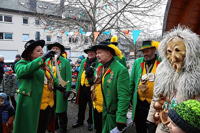 Bild 15: Unvergessliche Momente: Der Kinderumzug und Rathaussturm in Unterkirnach – Bilder des Narrensamens!