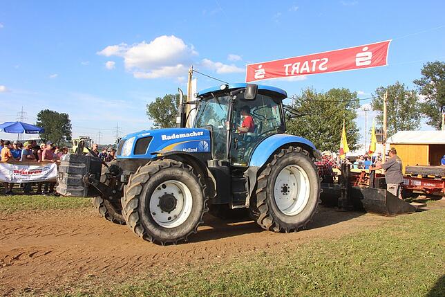 Bild 2: Bilder: Tractorpulling in Sumpfohren 2018