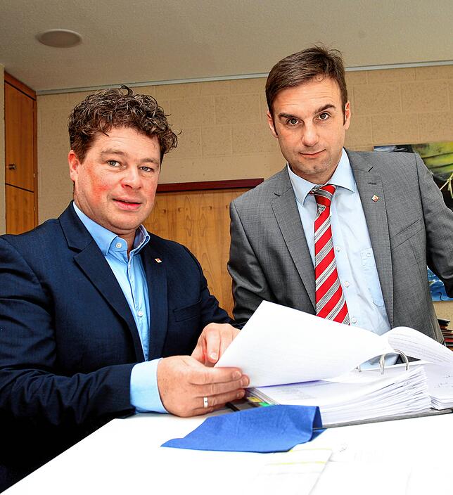 Stefan Basel, Dezernent Soziales und Gesundheit (links), und Landrat Zeno Danner.