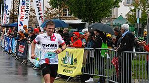 Anja Röttinger und Theo Fehrenbach triumphierten beim 56. Schwarzwald-Marathon auf der Marathon-Distanz. Bilder: Zschäbitz