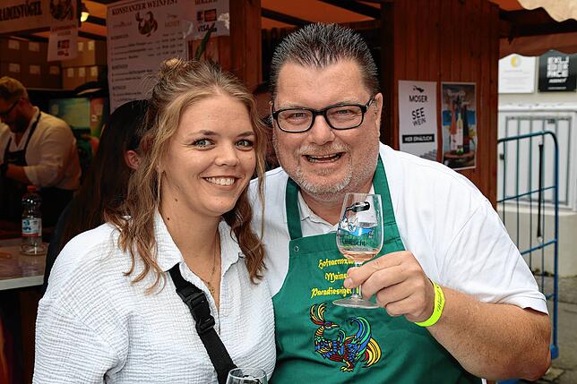 Bild 25: Beim Konstanzer Weinfest 2025 steigt schon am Eröffnungsabend die Stimmung - Die schönsten Bilder