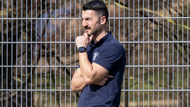 Claudio Lettieri will nach turbulenten Zeiten wieder für Ruhe beim 1. FC Rielasingen-Arlen sorgen. Der Einzug ins Pokalfinale wäre da ...