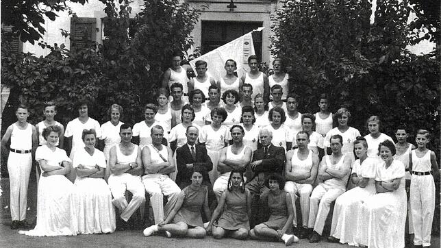 Die historische Aufnahme zeigt den Turnverein im Jahr 1950 vor dem Gasthaus Brauerei zur Feier des 25-jährigen Bestehens. Foto: Privat