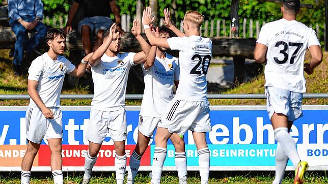 Gemeinsam: Der SV 08 Laufenburg ist auch durch seinen Teamgeist mit zwei Siegen bei einem Remis auf Platz zwei der Landesliga-Tabelle zu ...