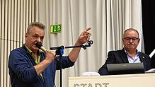 „Wir müssen zuerst bauen, dann kommen die Kunden“: Thomas Argast (links), zuständig für den Ausbau des Wärmeverbundes, mit Laufenburgs ...