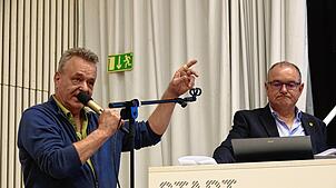 „Wir müssen zuerst bauen, dann kommen die Kunden“: Thomas Argast (links), zuständig für den Ausbau des Wärmeverbundes, mit Laufenburgs ...