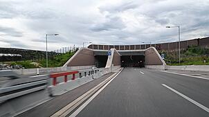 Unter anderem im Waggershauser Tunnel, hier ein Archivfoto, stehen in der Woche ab dem 5. Mai Wartungsarbeiten an. Er wird daher für ...