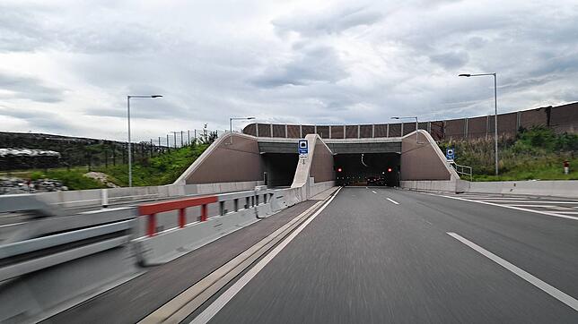 Unter anderem im Waggershauser Tunnel, hier ein Archivfoto, stehen in der Woche ab dem 5. Mai Wartungsarbeiten an. Er wird daher für ...