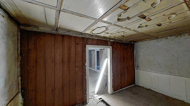 Die Wand zwischen den beiden alten Gasträumen im Obergeschoss ist historisch. Deshalb wird sie doch nicht herausgenommen.