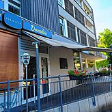 In dem Eiscafé „Danubio“ gibt es die Eiskugel für 1,60 Euro.