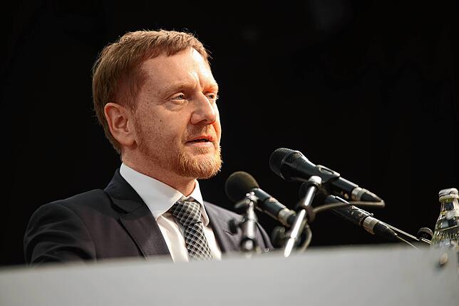 Bild 15: Gute Laune und volles Festzelt bei der Rede von Michael Kretschmer