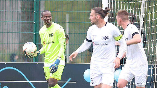 Hinten soll die Null stehen: Auf FC 08 Villingens Torhüter Ibrahima Sy (links) und Abwehrchef Dragan Ovuka wartet in Freiberg sicherlich ...