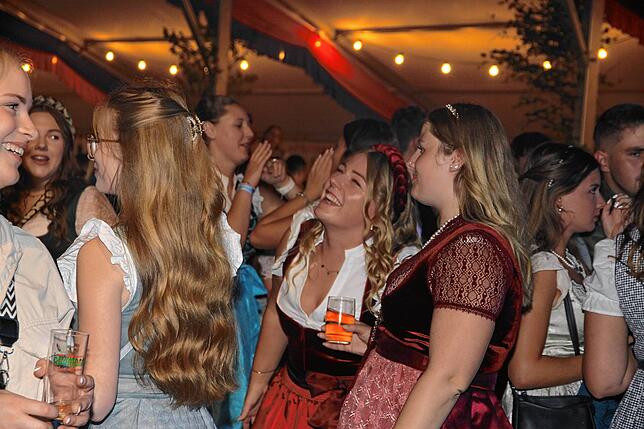 Bild 7: Die besten Bilder von der Partynacht beim Herbstfest in Honstetten