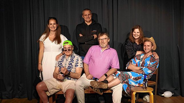 Sie proben bereits (von links): Karolin Kern, Harry Grüneis, Regisseur Jörg Kluge, Hanno Schreiber, Lara Heigl und Steffen Schumm. Es ...