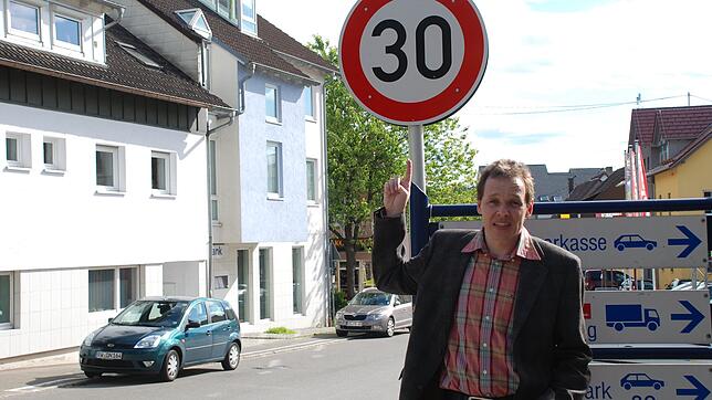Bereits vor einigen Jahren hat Christoph Beck ein Konzept zur flächendeckenden Tempo-30-Regelung unter Ausschluss der ...