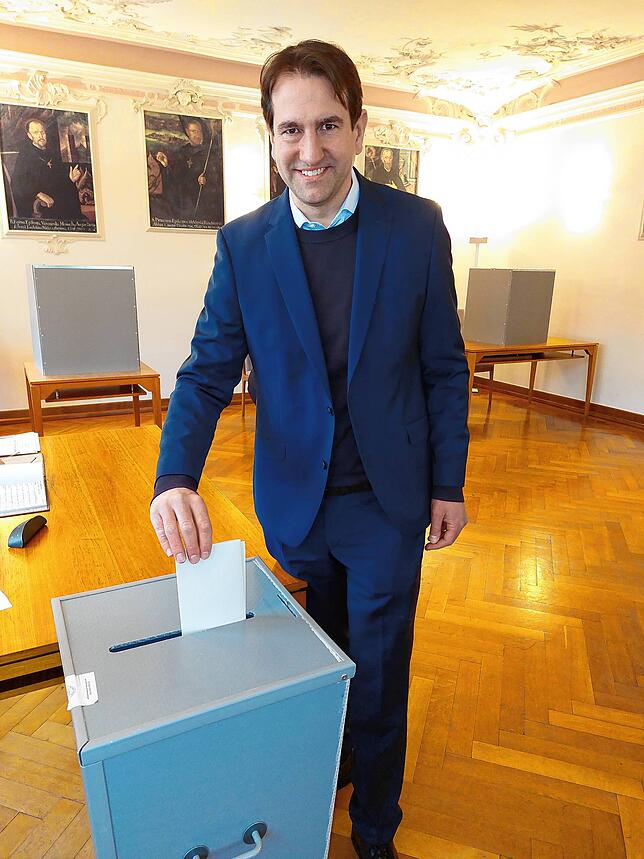 Erst Stimmabgabe auf der Insel Reichenau, dann geht‘s weiter nach Berlin: Der CDU-Bundestagsabgeordnete und -Kandidat hat am Morgen in ...