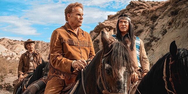 Christian Tramitz (links) als Ranger und Michael Herbig als Abahachi in „Das Kanu des Manitu“. Im Hintergrund Rick Kavanian als Deputy.