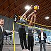 Die Messehalle A1 wird für zwei Jahre die neue Heimat der VfB-Volleyballer. Im Bild von links: Messe-Geschäftsführer Klaus Wellmann, die ...