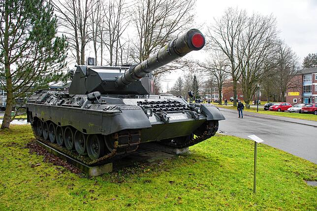 Der Kampfpanzer vom Typ Leopard 1 A4 war einst in der Graf-Stauffenberg-Kaserne zuhause, denn in Sigmaringen hatte die 10. ...