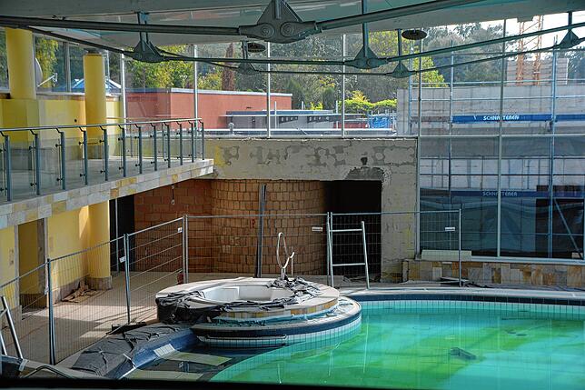 Die Therme in Meersburg wird aktuell saniert und umgebaut. Der Fokus für die Weiterentwicklung liegt auf einem Thermen-Spa. (Archivbild)