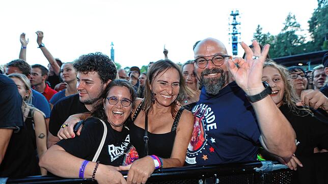 Bild 9: Die Toten Hosen geben sich in Konstanz die Ehre. Fotos aus dem ausverkauften Stadion