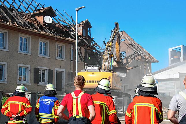 Bild 28: Bauernhaus in Albbruck brennt lichterloh - Bilder des Einsatzes