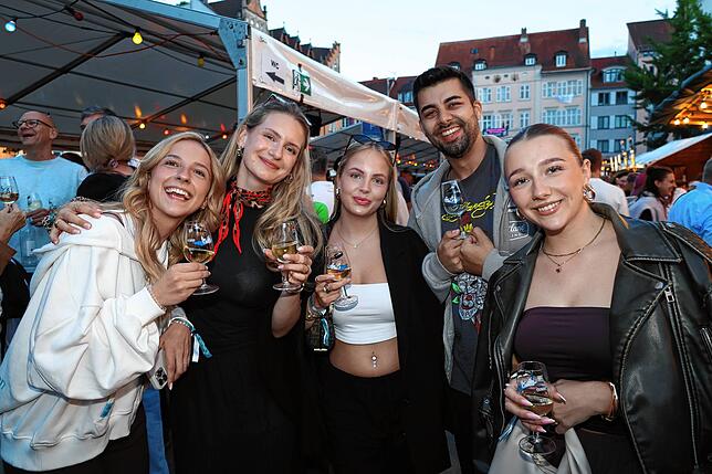 Bild 12: Sonne, Wein und gute Laune - hier gibt es die schönsten Fotos vom Weinfest 2025