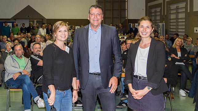 Stadtplanerin Tina Mühleck von Translake, Bürgermeister Andreas Schmid und Lisa Frauhammer, ebenfalls von der Konstanzer Beratungsfirma ...