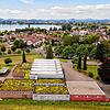 Die Markolfhalle in Markelfingen (im Vordergrund, weißes Dach) soll durch ein Neubau ersetzt werden. Der Gemeinderat ebnete den Weg für ...