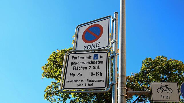 Zufrieden sind die Anwohner der sogenannten &bdquo;Zone A&ldquo;, in der Bewohnerparken gilt, mit den aktuellen Umständen nicht: Es ...