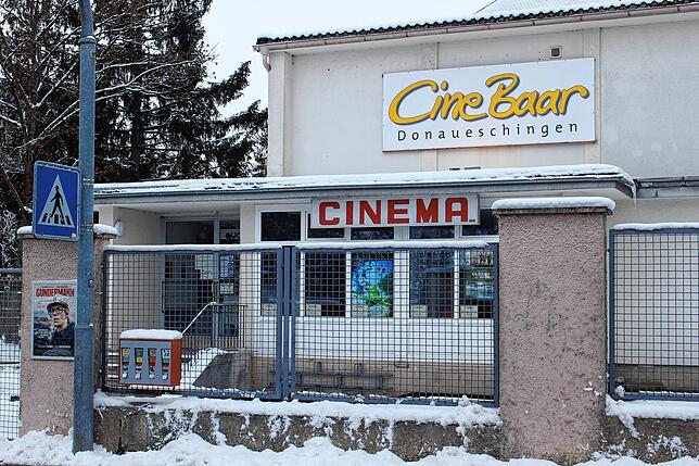 Dieser Anblick ist jetzt Vergangenheit. Blick auf das Cinema-Gebäude im Winter 2019.