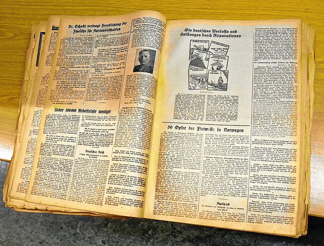 Bild 9: Zeitungsbände aus mehr als 200 Jahren: Eindrücke aus dem Stockacher Stadtarchiv