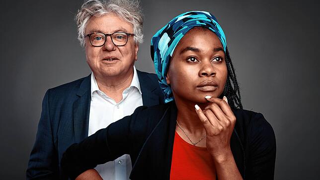 Zwei Köpfe, zwei Kolumnentitel: Schauspielerin O&lsquo;tooli Fortune Haase (&ldquo;Links und wach&ldquo;) und Autor und Jurist Christoph ...