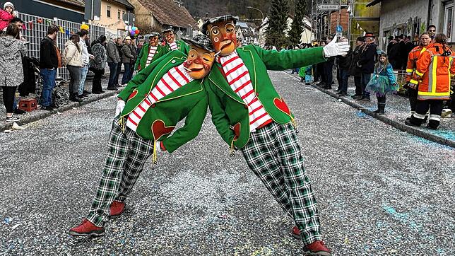 Die Narren müssen sich diese Fasnacht auf gemischtes Wetter einstellen. Den Spaß0 lassen sich die Narren &ndash; so wie hier die ...