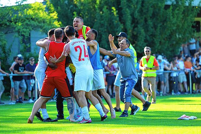 Bild 15: Türk. SV Singen feiert den Oberliga-Aufstieg! Wir waren mit der Kamera dabei.