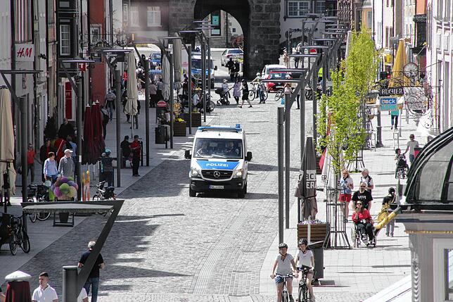 Bild 11: Polizeigroßaufgebot und Demos in Villingen: Der etwas andere Muttertag im Fotorückblick
