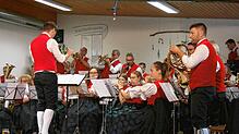 Wie in all den Jahren zuvor gibt es am Oktoberfestsonntag mit den verschiedenen Musikvereinen ein abwechslungsreiches Programm.  Bild: ...