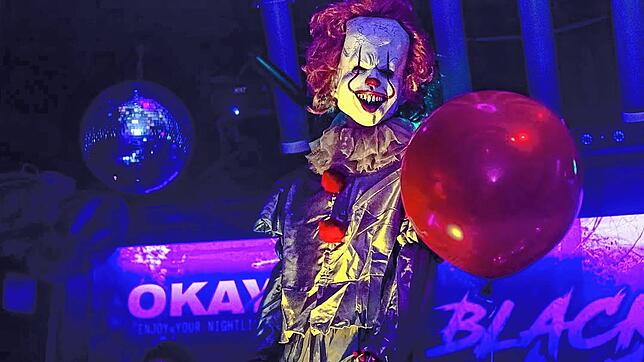 Es ist angerichtet: Diese gruselige Dekoration in der Diskothek Okay weist auf die Halloween-Partynacht am 31. Oktober hin.