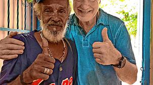Der Kontakt mit Einheimischen ist Hermann Fengler (rechts) bei seinen Reisen in ferne Länder wichtig. Zuletzt war er in Venezuela. Foto: ...