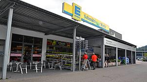 Im Gebäude des Schmidts Marktes in St.¦Blasien sollen nach Umbau und Erweiterung künftig Einzelhandelsgeschäfte einen Platz finden. ...
