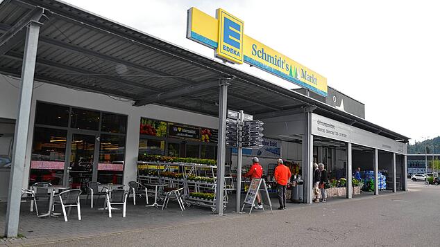 Im Gebäude des Schmidts Marktes in St.¦Blasien sollen nach Umbau und Erweiterung künftig Einzelhandelsgeschäfte einen Platz finden. ...