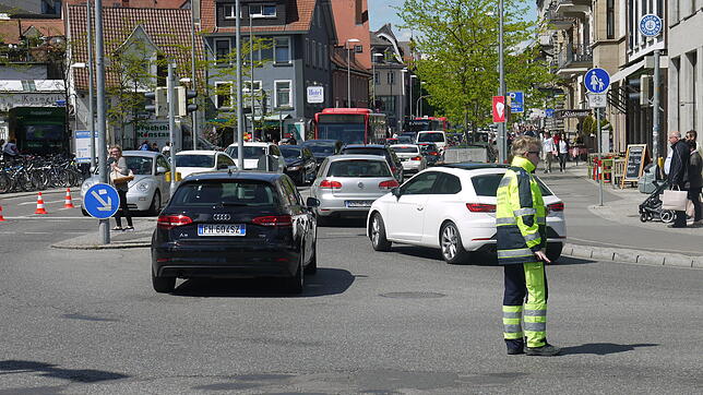 Bild : Einkaufsverkehr statt Schulbank: Befreiung von Schülern in Konstanz für Verkehrskadetten-Dienst hat ein politisches Nachspiel