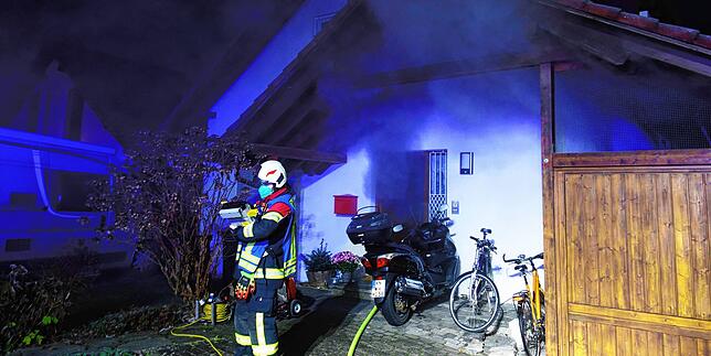 Bild 4: &bdquo;Die Rauchmelder haben uns das Leben gerettet&ldquo;, sagen Renate und Andreas Hipp aus Allensbach nach dem Brand in ihrem Haus. Weihnachten ist für sie jetzt besonders