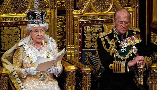 Prinz Philip von Großbritannien hört bei der Parlamentseröffnung am 25.05.2010 in London der Rede von Königin Elizabeth II. zu. Der ...