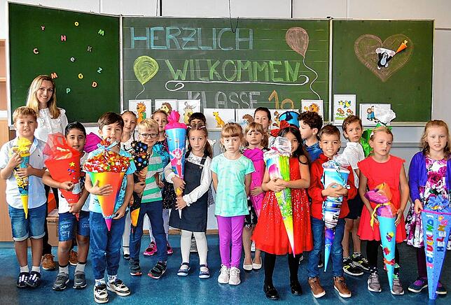 Die Klasse 1a der Berchenschule Konstanz mit der Klassenlehrerin Mikaela Nikolic.